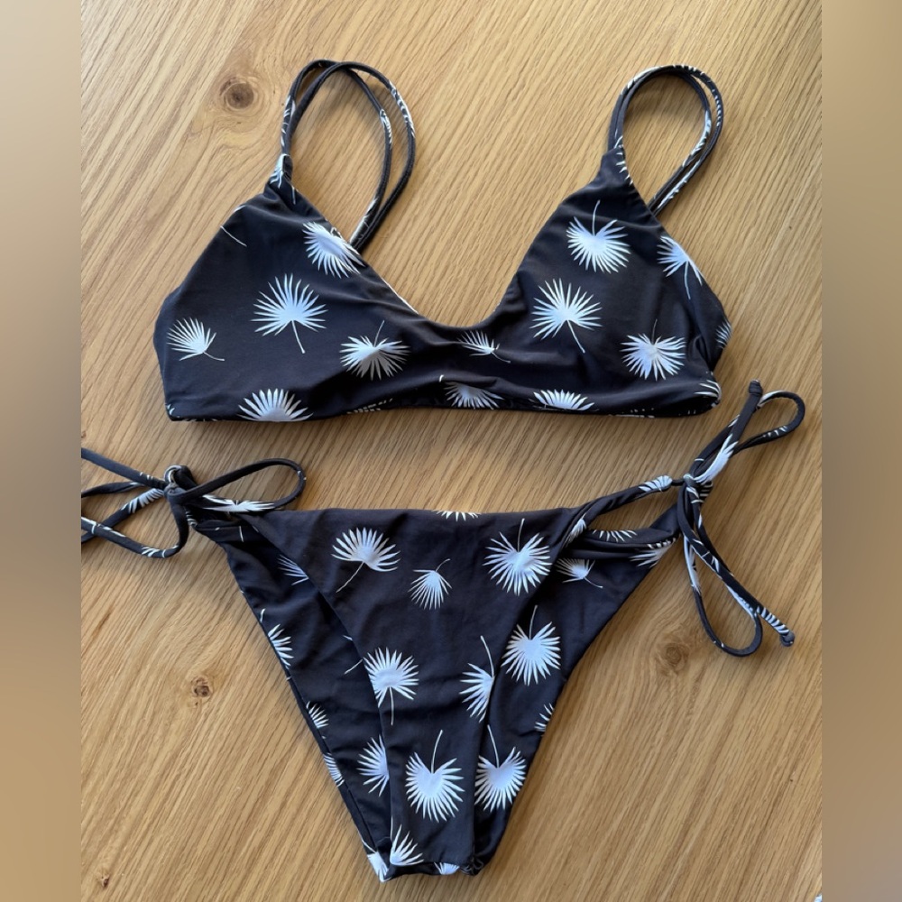 Volcom Bikini (top and bottom)